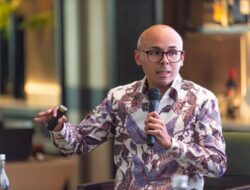 Profil Dirgayuza, Asisten presiden bidang Komunikasi Analis Kebijakan