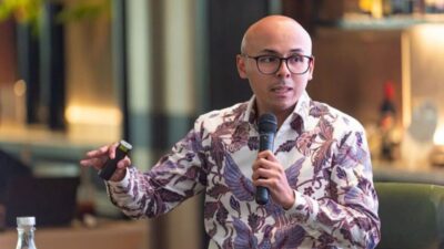 Profil Dirgayuza, Asisten presiden bidang Komunikasi Analis Kebijakan