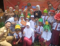Tutup MPLS SDN Gunung Batu 2, Wali Kota Bogor Ajak Siswa Peduli Lingkungan Lewat Menanam Pohon